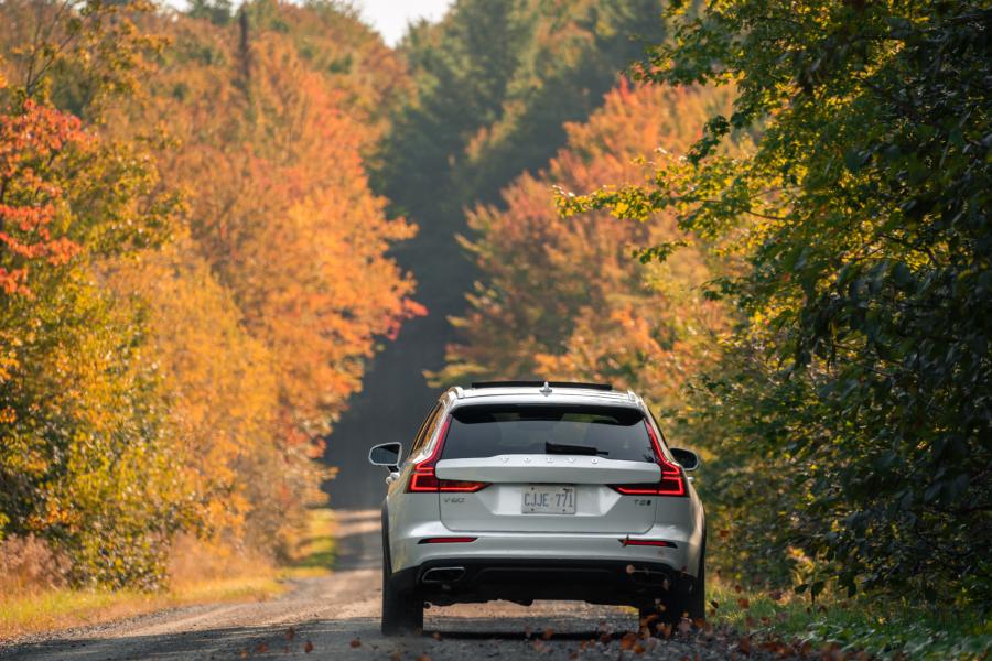  Volvo V60 T5 Cross Country 2018 года  (NA) (фото 13 из 17)